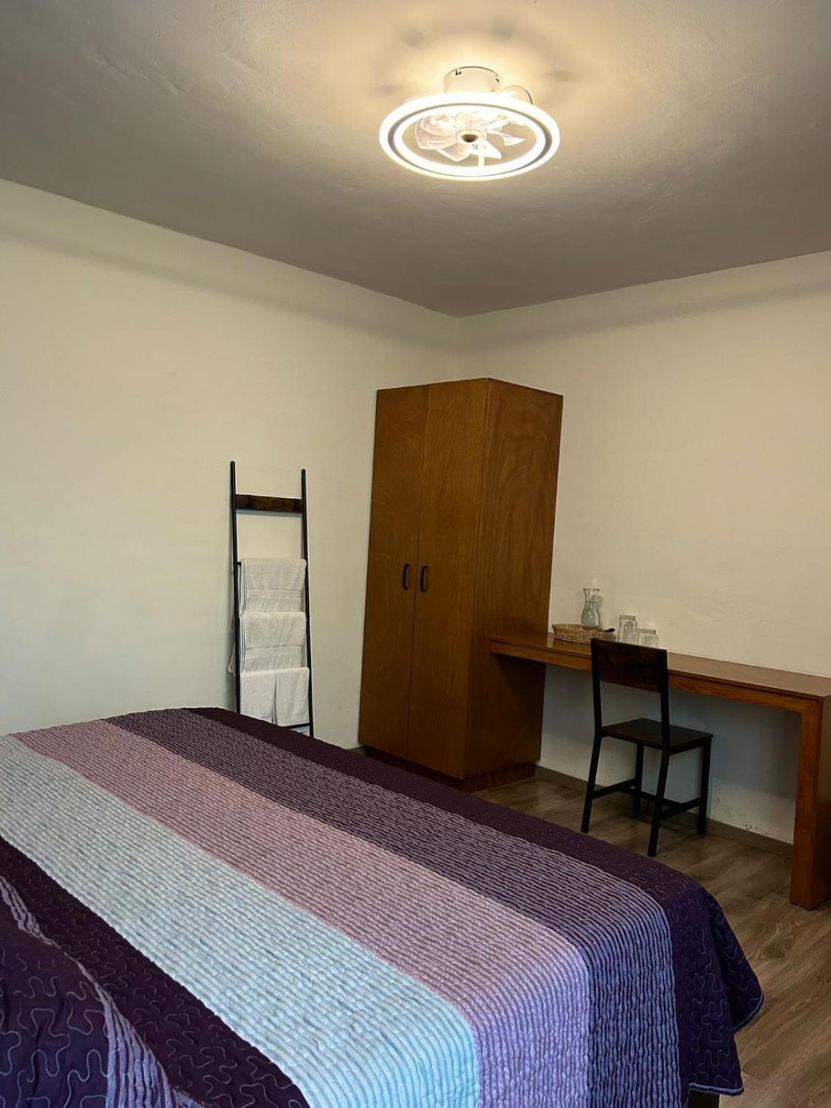 El Salto De Camela Hostal Uruapan  Ruang foto
